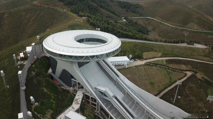 破例建设顶峰俱乐部，探秘“雪如意”滑雪跳台的大型建筑物