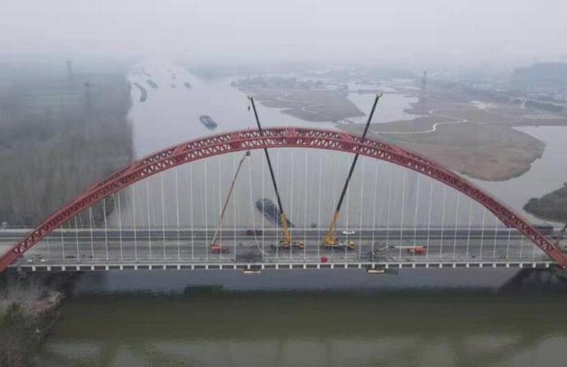 2021年11月4日,g30连霍高速京杭运河特大桥桥吊杆更换与增设钢纵梁