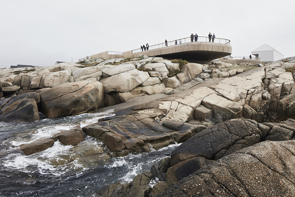 Peggy’s Cove 观景台，设计策略以“尊重”为主旨