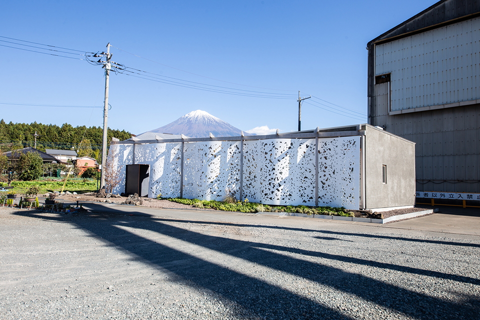 富士山下的一景儿，工厂宛如穿了一条柔软的裙子