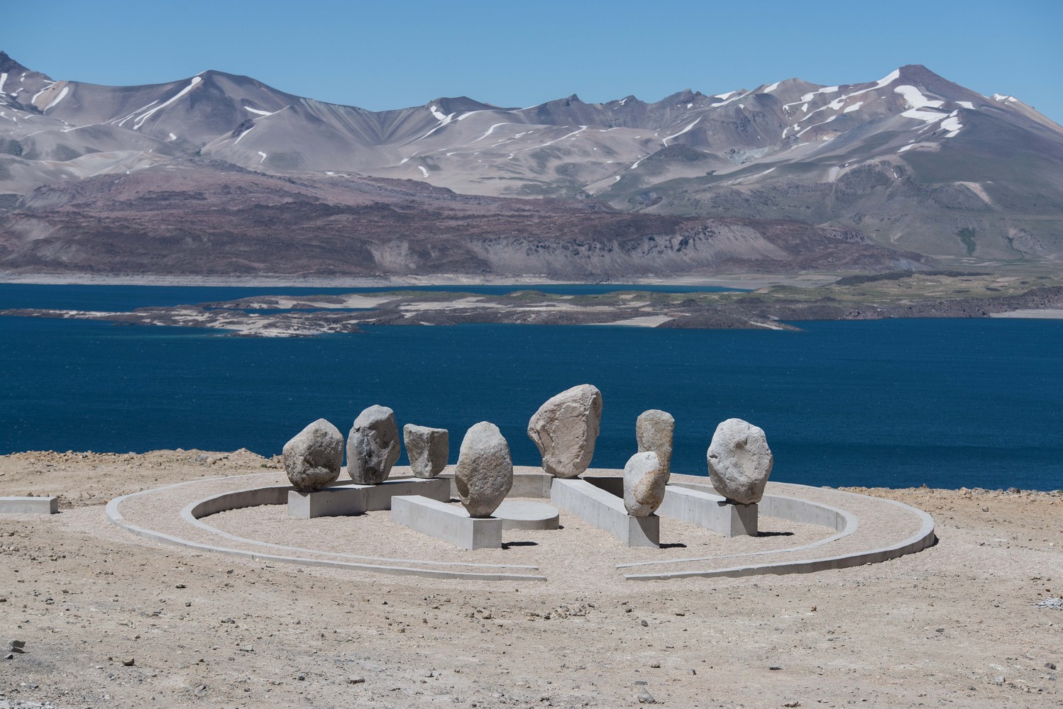 智利和阿根廷间的纪念碑，建立了记忆和现在之间的对话