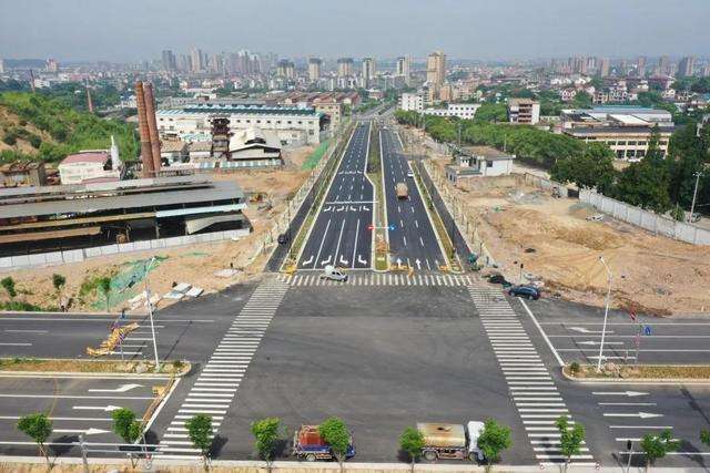 实施10条“瓶颈路”打通工程，四川省彭州市完善城区路网体系