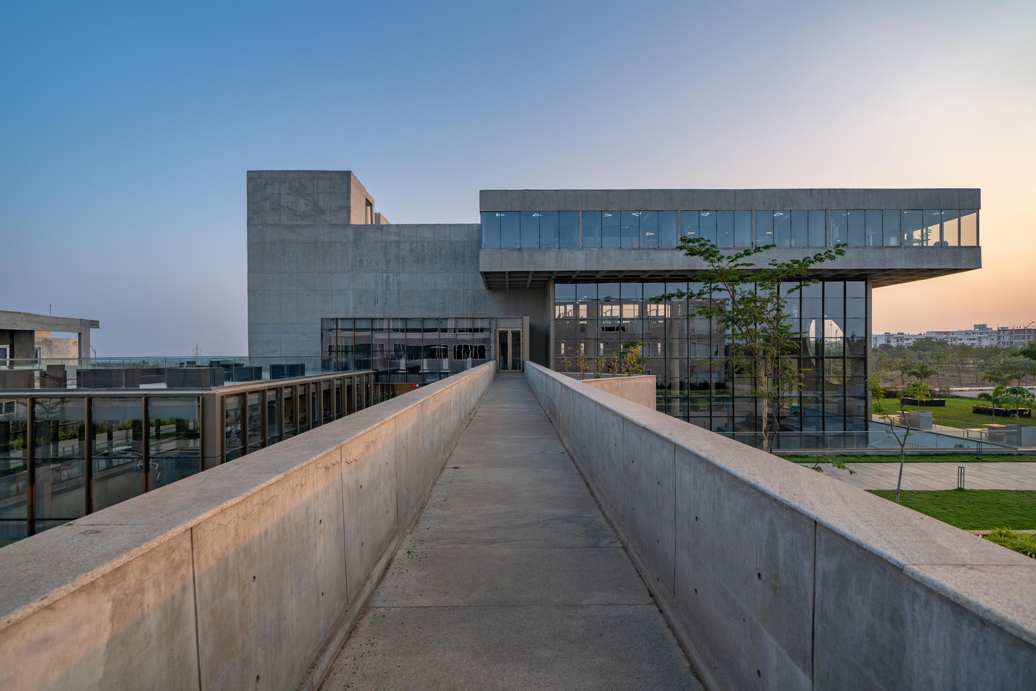 让建筑化为社会互动的催化剂，印度Woxsen大学建筑规模成为典范