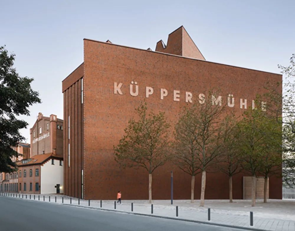 德梅隆扩建MKM博物馆，使用印象深刻的历史砖结构序列